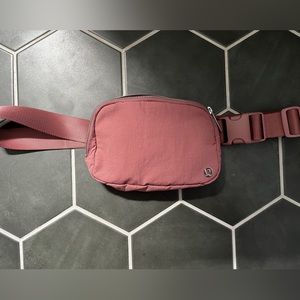Lululemon everywhere belt bag